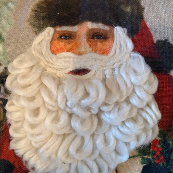 2 CHRISTMAS PILLOWS, BEAUTIFUL yarn WHITE beard, trim for robe and boots. - Picture 2 of 7